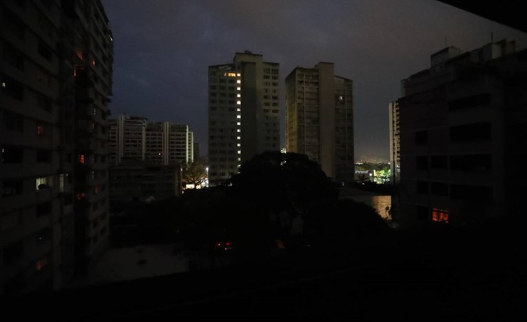 Venezuela 100 sati bez struje. Oporba proglasila "stanje uzbune"